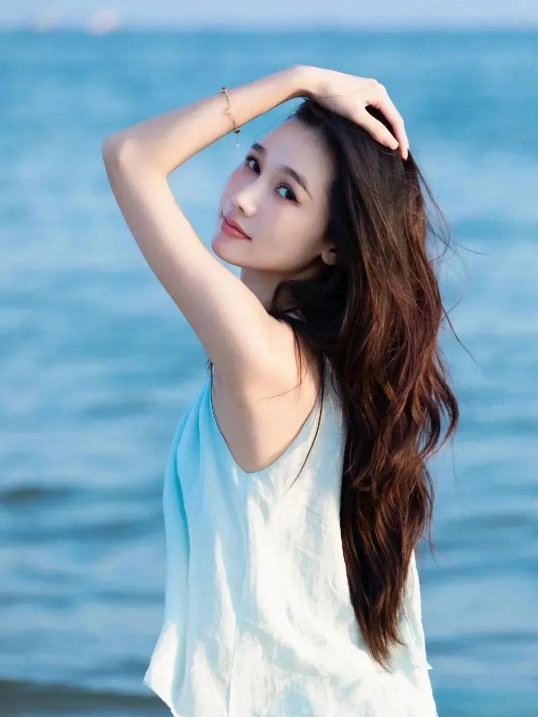 夏日海边拍照大作战,这几个姿势让你秒出片!-第2张图片-风享汇 夏日海边拍照大作战,这几个姿势让你秒出片!-第2张图片-风享汇