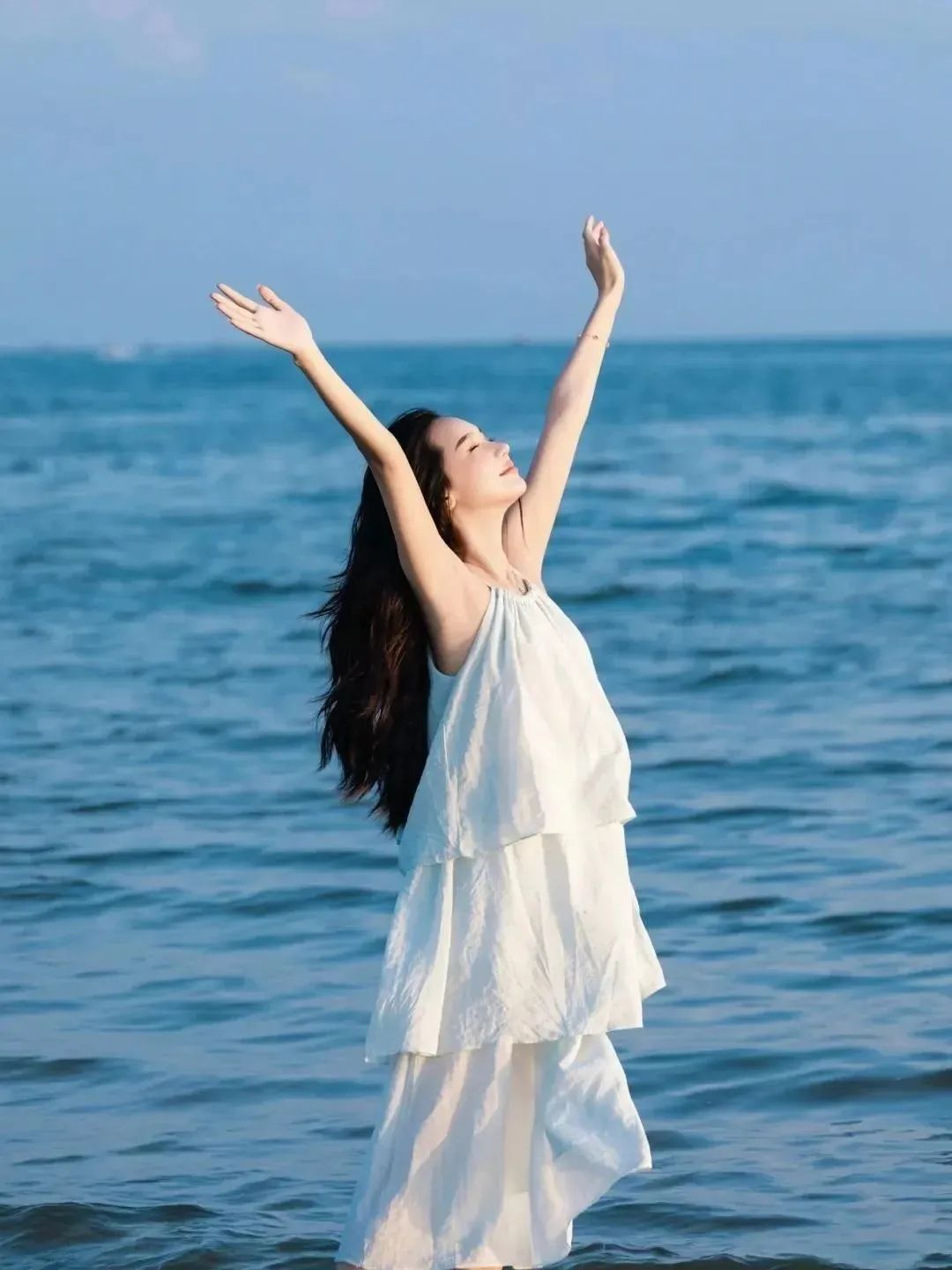 夏日海边拍照大作战,这几个姿势让你秒出片!-第4张图片-风享汇 夏日海边拍照大作战,这几个姿势让你秒出片!-第4张图片-风享汇