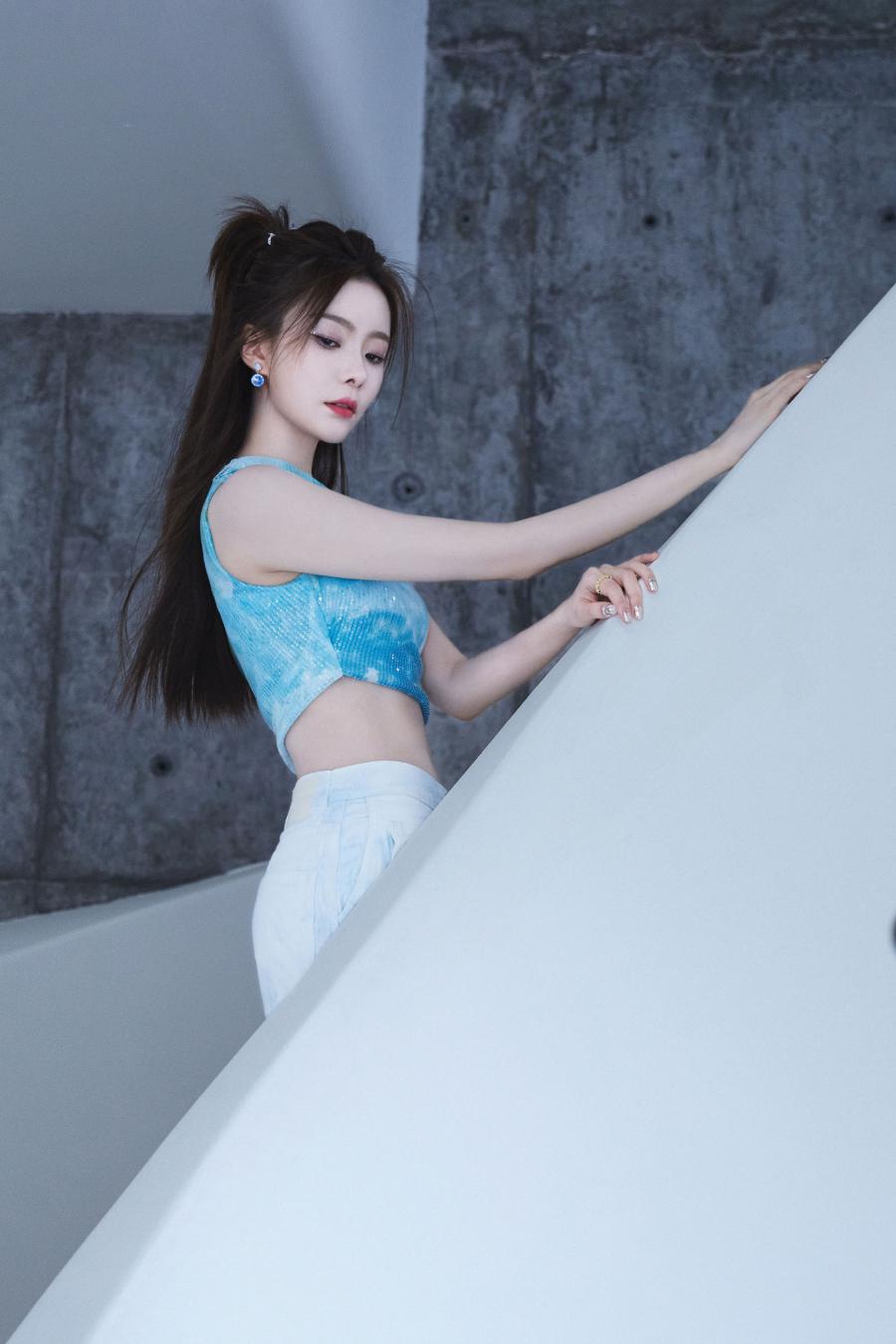 陈卓璇湛蓝色彩，快乐夏日-第4张图片-风享汇