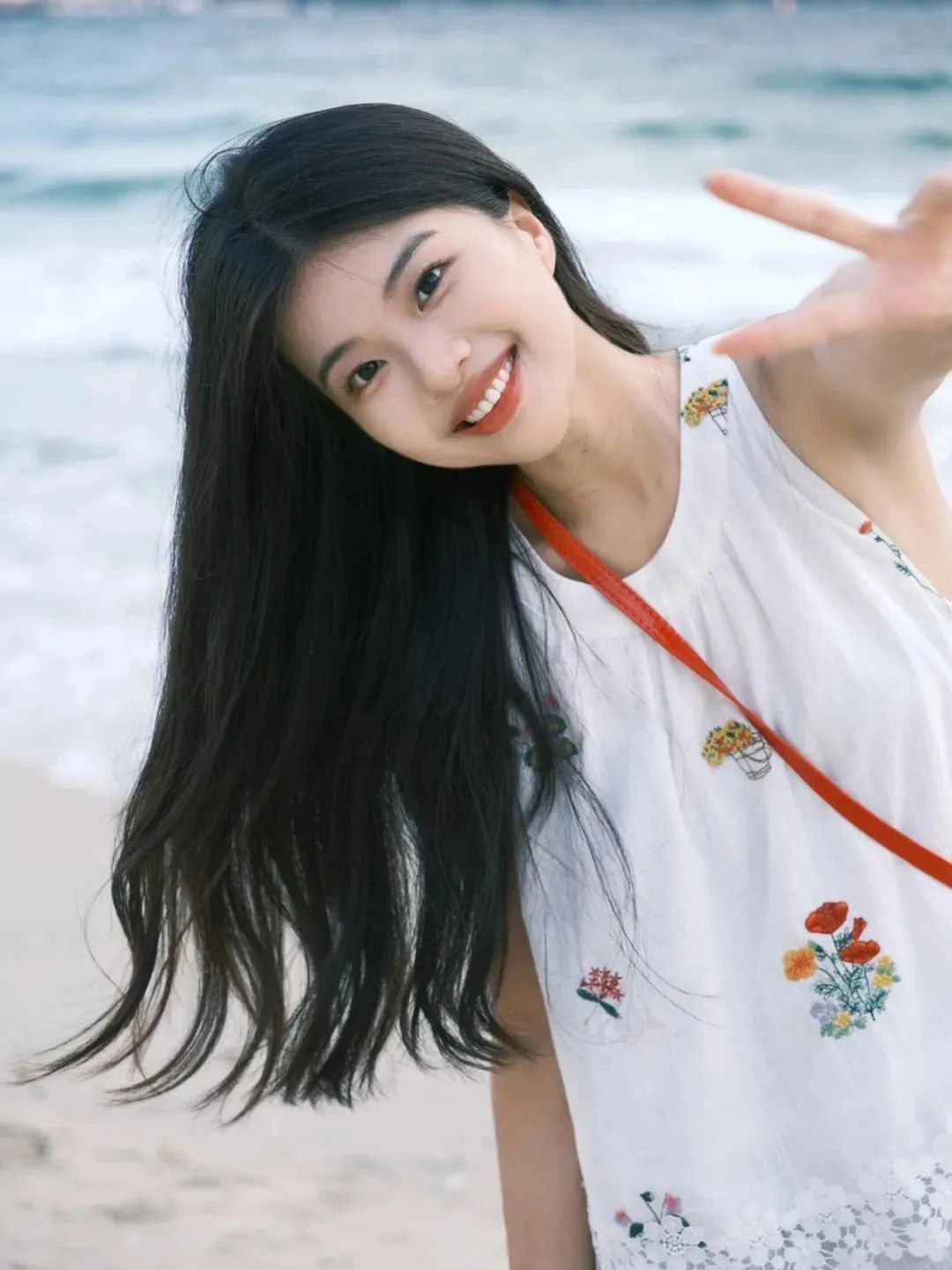 海边拍照姿势大放送，跟着做秒出氛围感大片-第6张图片-风享汇