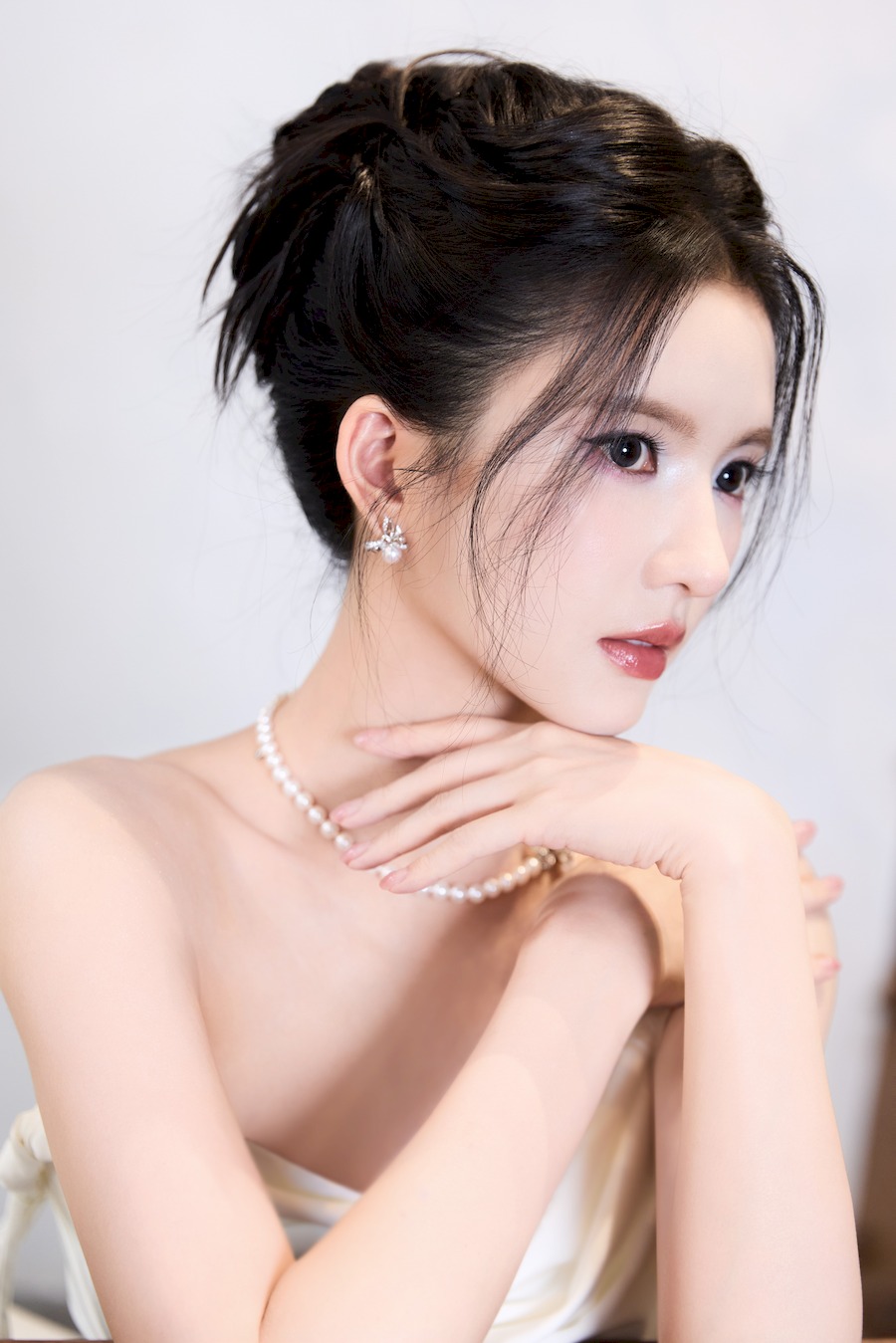 刘些宁纯净底色写真-第1张图片-风享汇