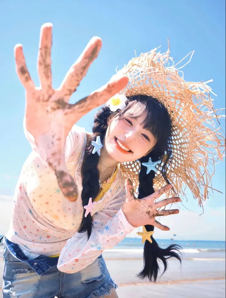 夏日海边必学!7个万能的氛围感拍照姿势-第2张图片-风享汇 夏日海边必学!7个万能的氛围感拍照姿势-第2张图片-风享汇