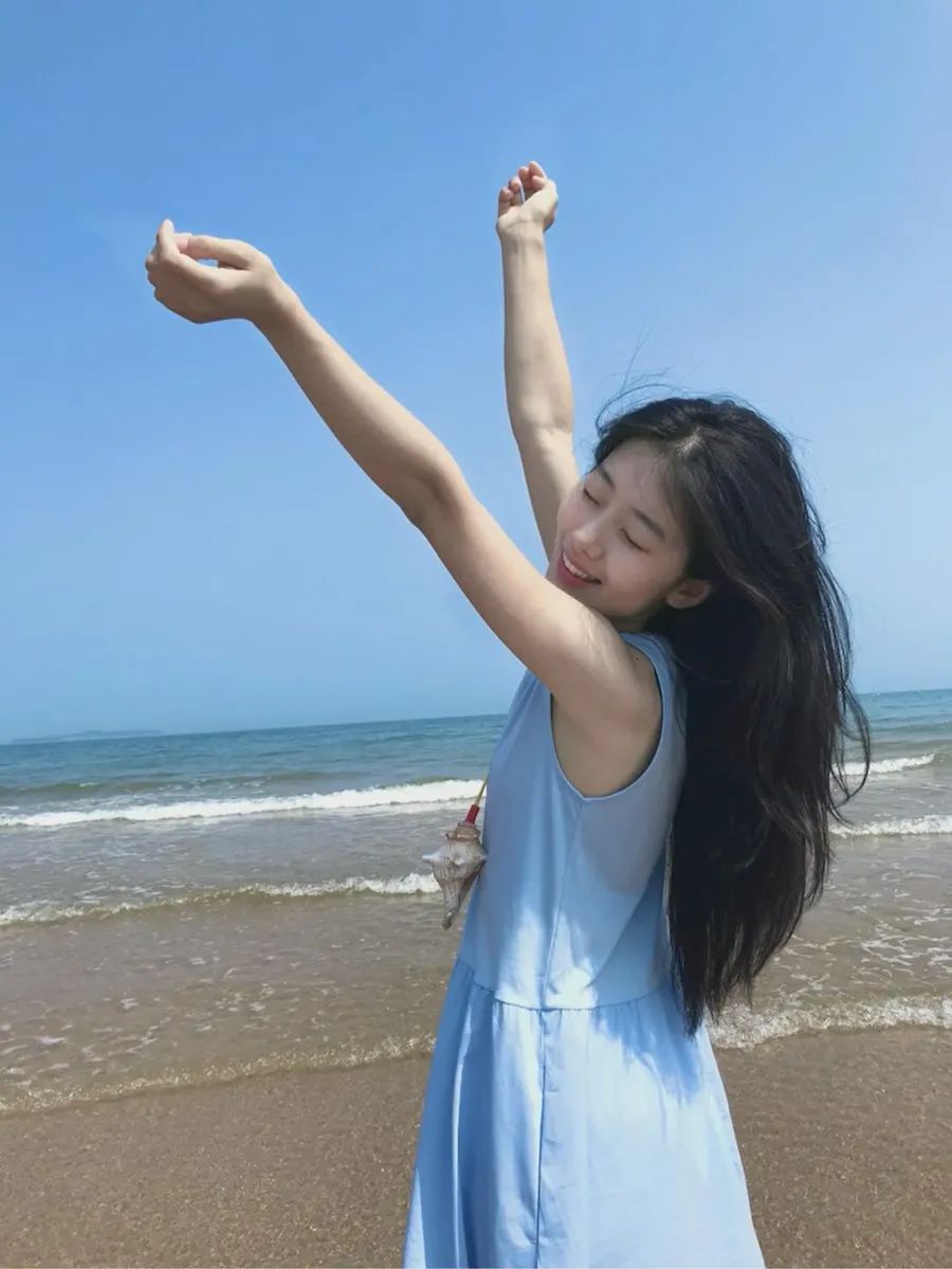 夏日海边拍照!7个姿势轻松get俏皮可爱风-第2张图片-风享汇 夏日海边拍照!7个姿势轻松get俏皮可爱风-第2张图片-风享汇