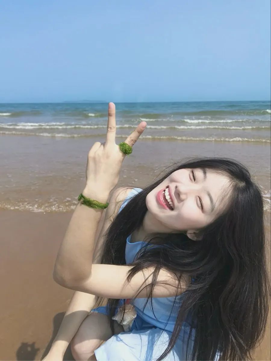 夏日海边拍照!7个姿势轻松get俏皮可爱风-第3张图片-风享汇 夏日海边拍照!7个姿势轻松get俏皮可爱风-第3张图片-风享汇