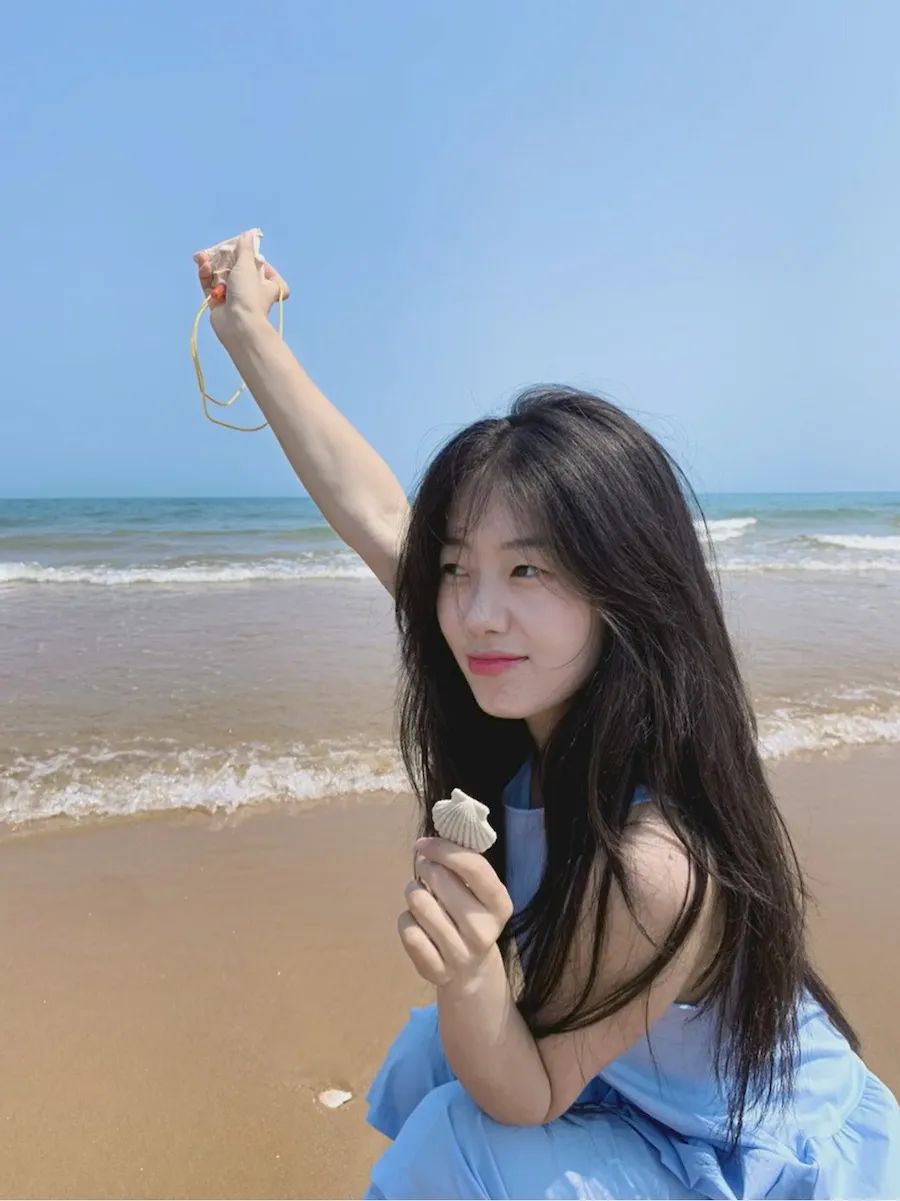 夏日海边拍照!7个姿势轻松get俏皮可爱风-第7张图片-风享汇 夏日海边拍照!7个姿势轻松get俏皮可爱风-第7张图片-风享汇