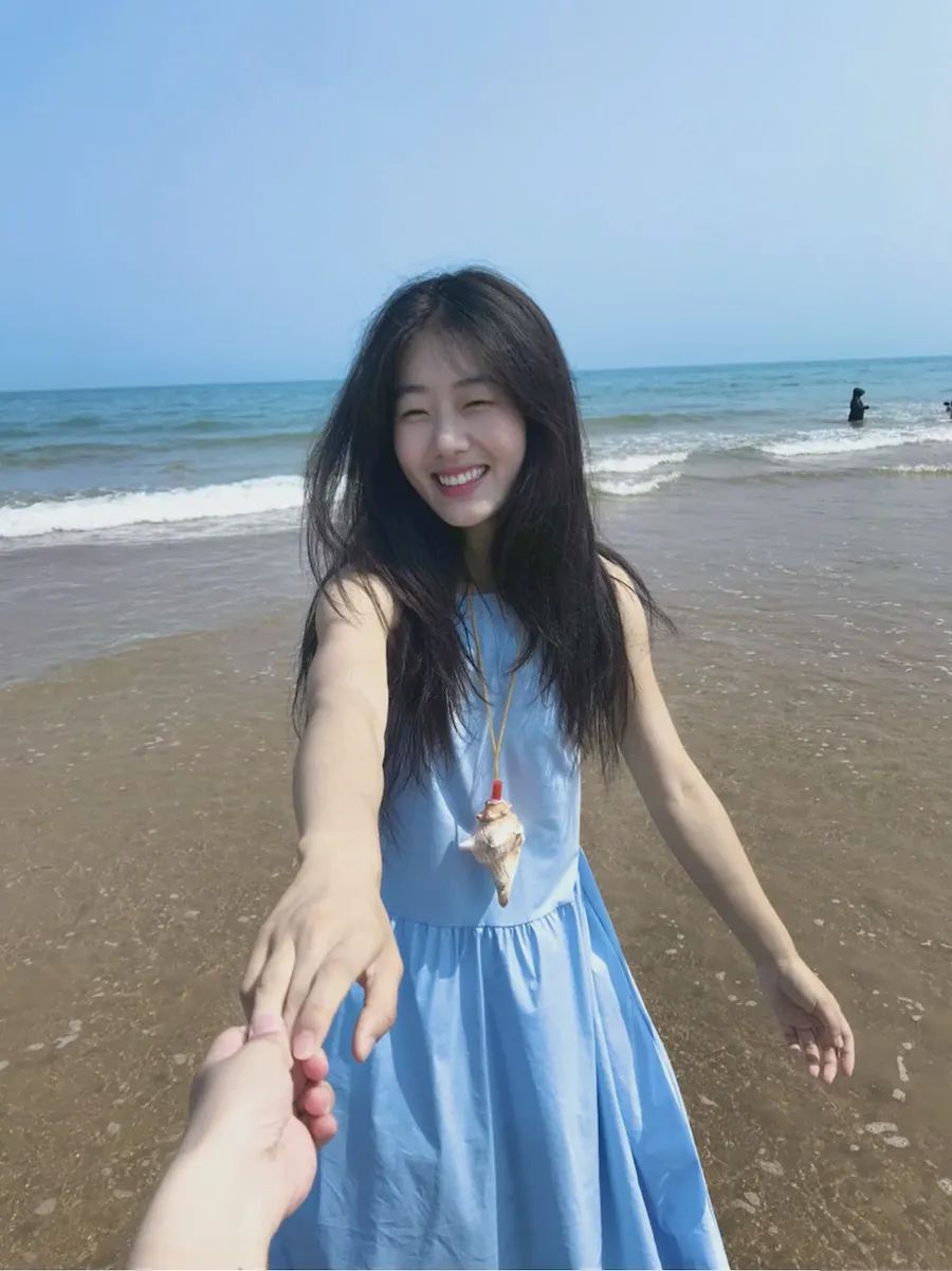 夏日海边拍照!7个姿势轻松get俏皮可爱风-第6张图片-风享汇 夏日海边拍照!7个姿势轻松get俏皮可爱风-第6张图片-风享汇