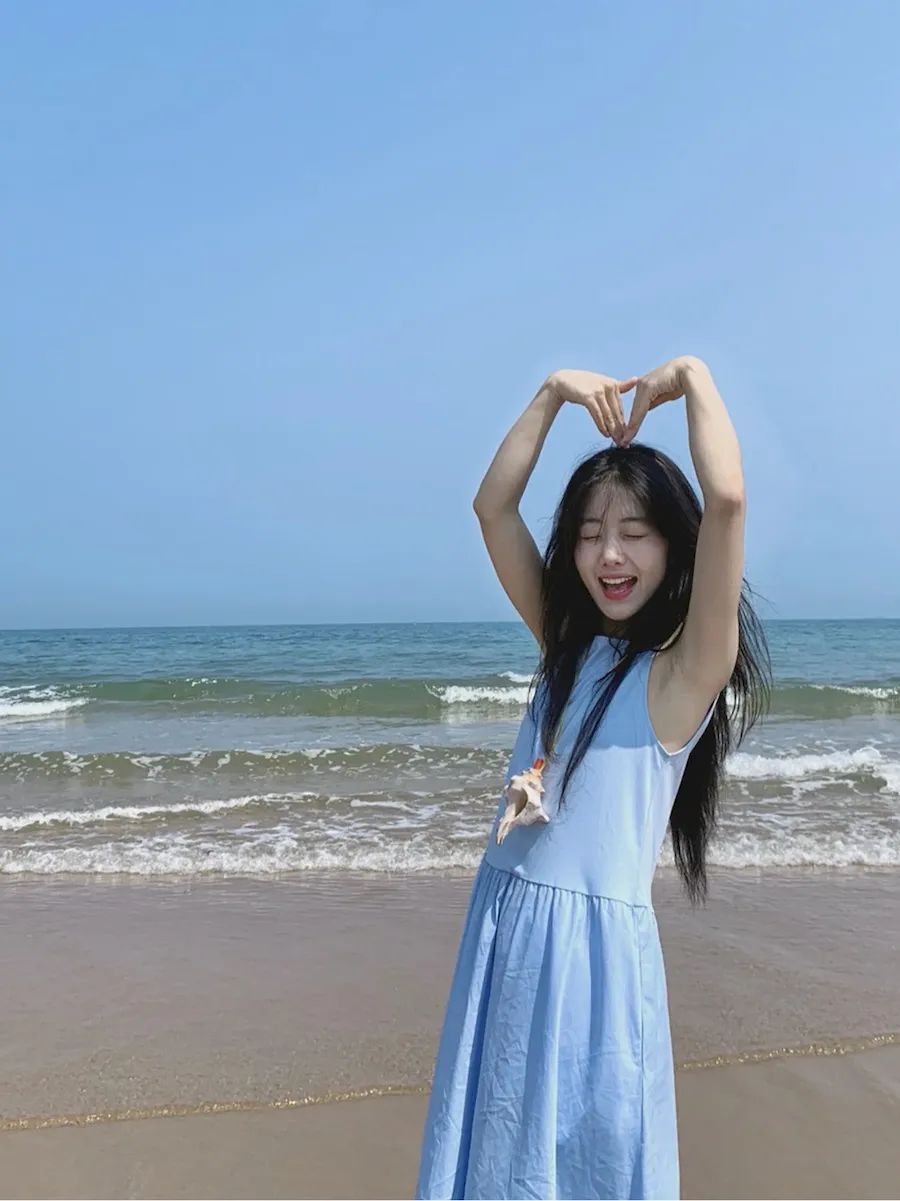 夏日海边拍照!7个姿势轻松get俏皮可爱风-第8张图片-风享汇 夏日海边拍照!7个姿势轻松get俏皮可爱风-第8张图片-风享汇