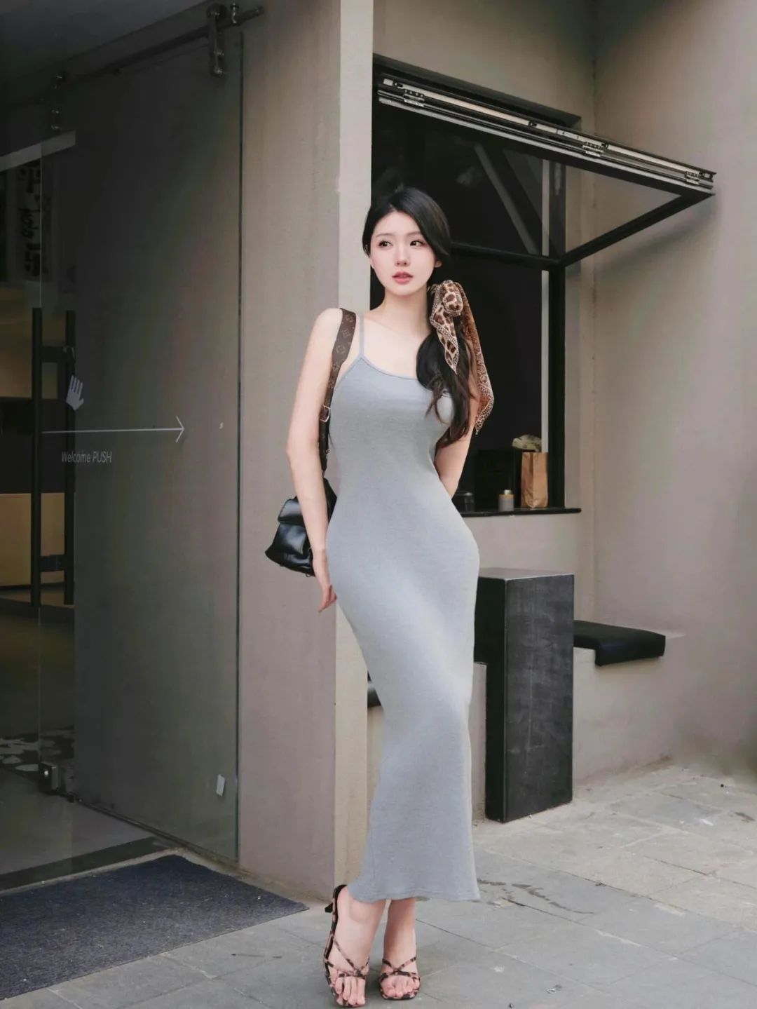 穿上长裙，9个拍照姿势秒变气质女神-第2张图片-风享汇