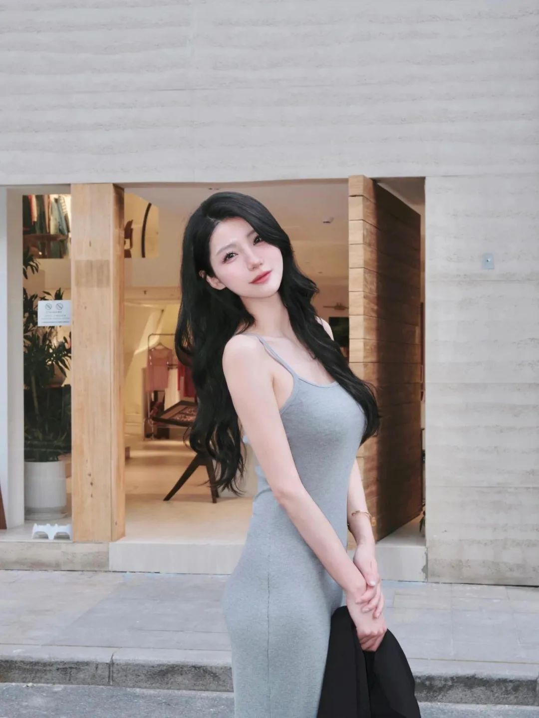 穿上长裙，9个拍照姿势秒变气质女神-第9张图片-风享汇