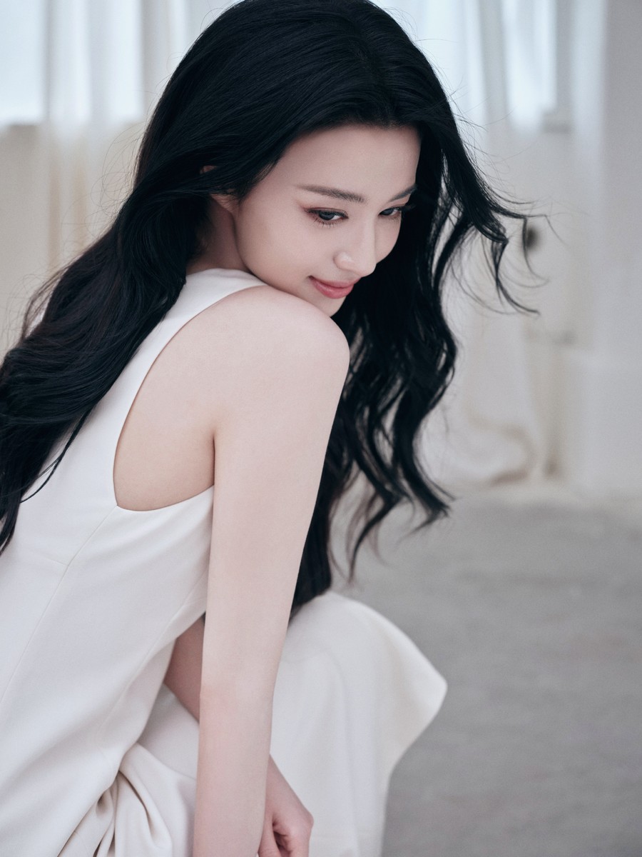 王楚然白裙写真，好柔美的姐姐-第1张图片-风享汇