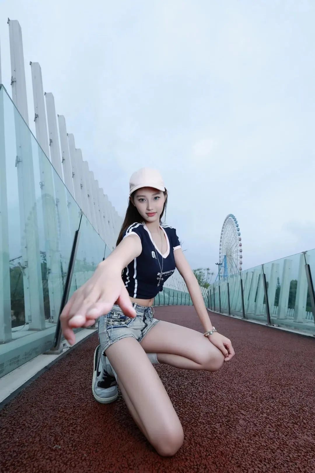 广角拍照秘籍：10 个实用动作，解锁创意大片新姿势-第10张图片-风享汇