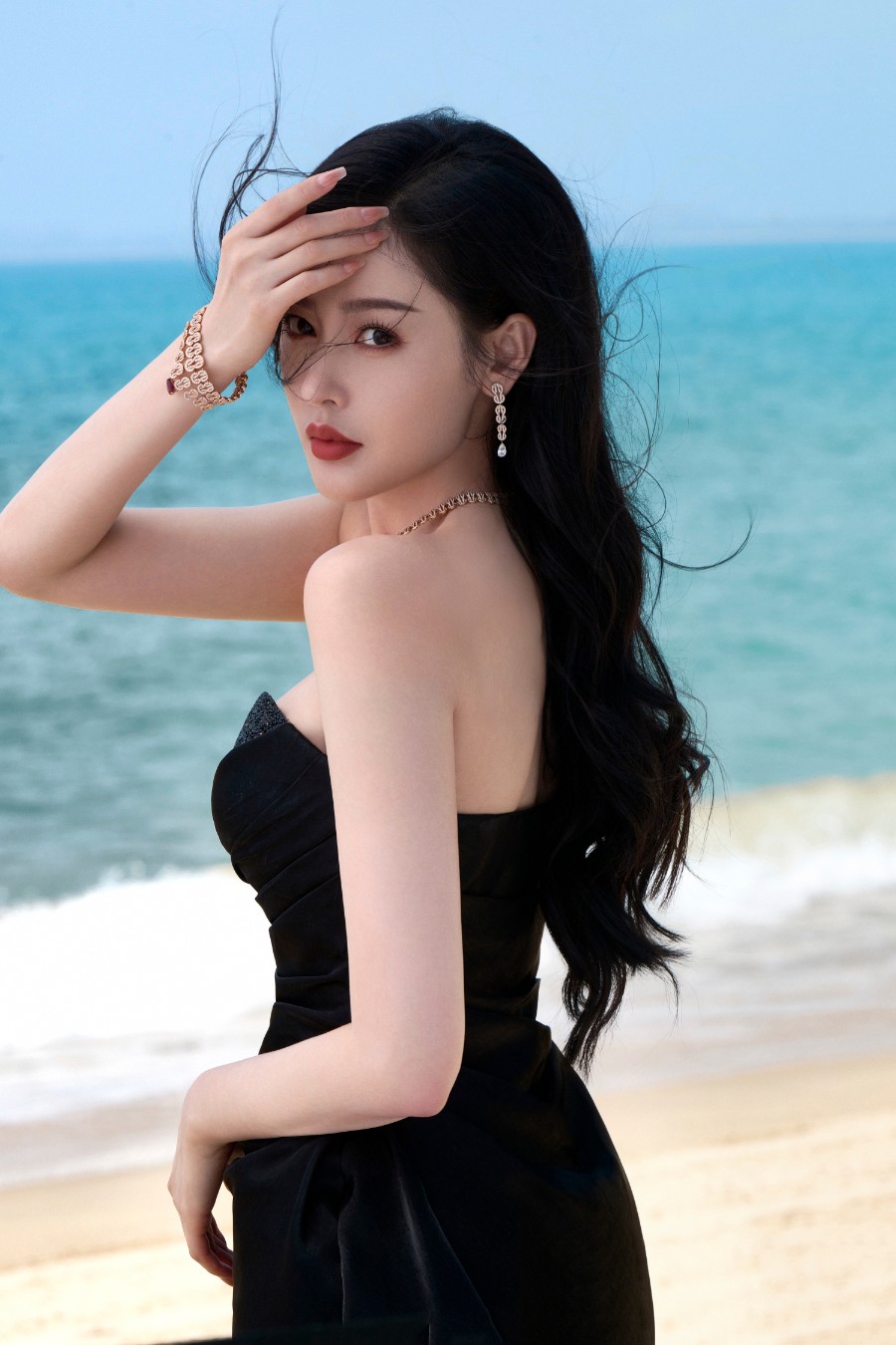 张天爱海滩黑色抹胸裙浪漫大片-第5张图片-风享汇