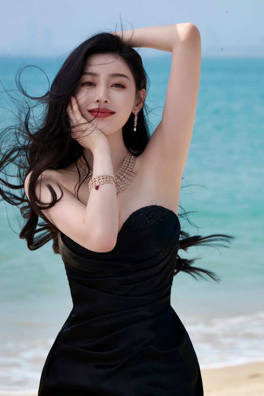 张天爱海滩黑色抹胸裙浪漫大片-第7张图片-风享汇