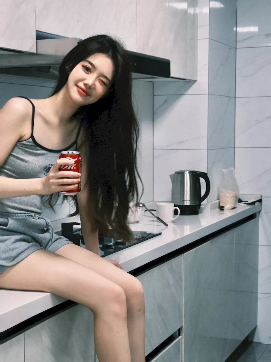 居家拍照:8个姿势让你秒变慵懒小甜心-第2张图片-风享汇 居家拍照:8个姿势让你秒变慵懒小甜心-第2张图片-风享汇