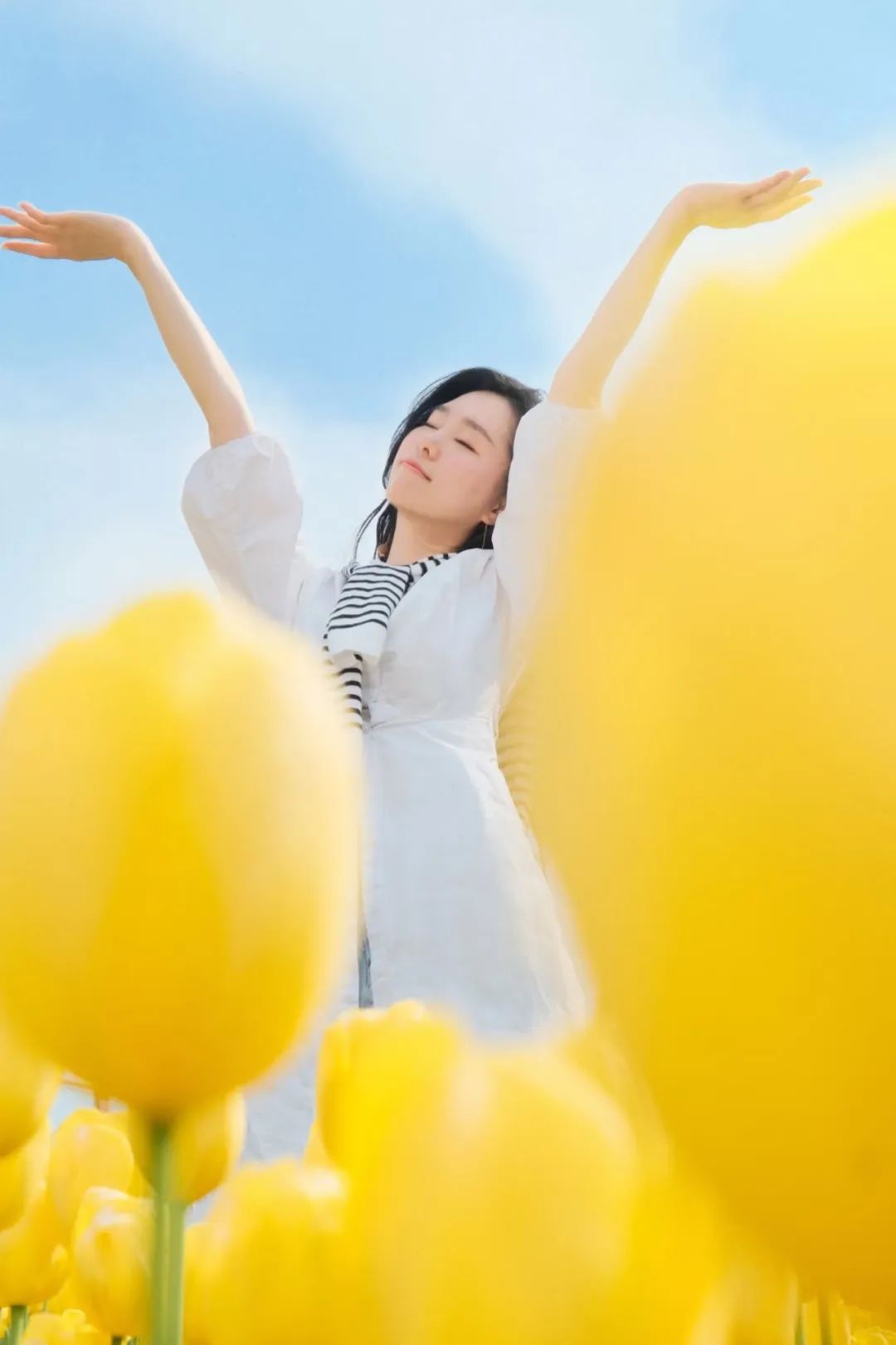 告别拍照“尴尬症”！这些场景姿势，帮你留住美好时光！-第10张图片-风享汇