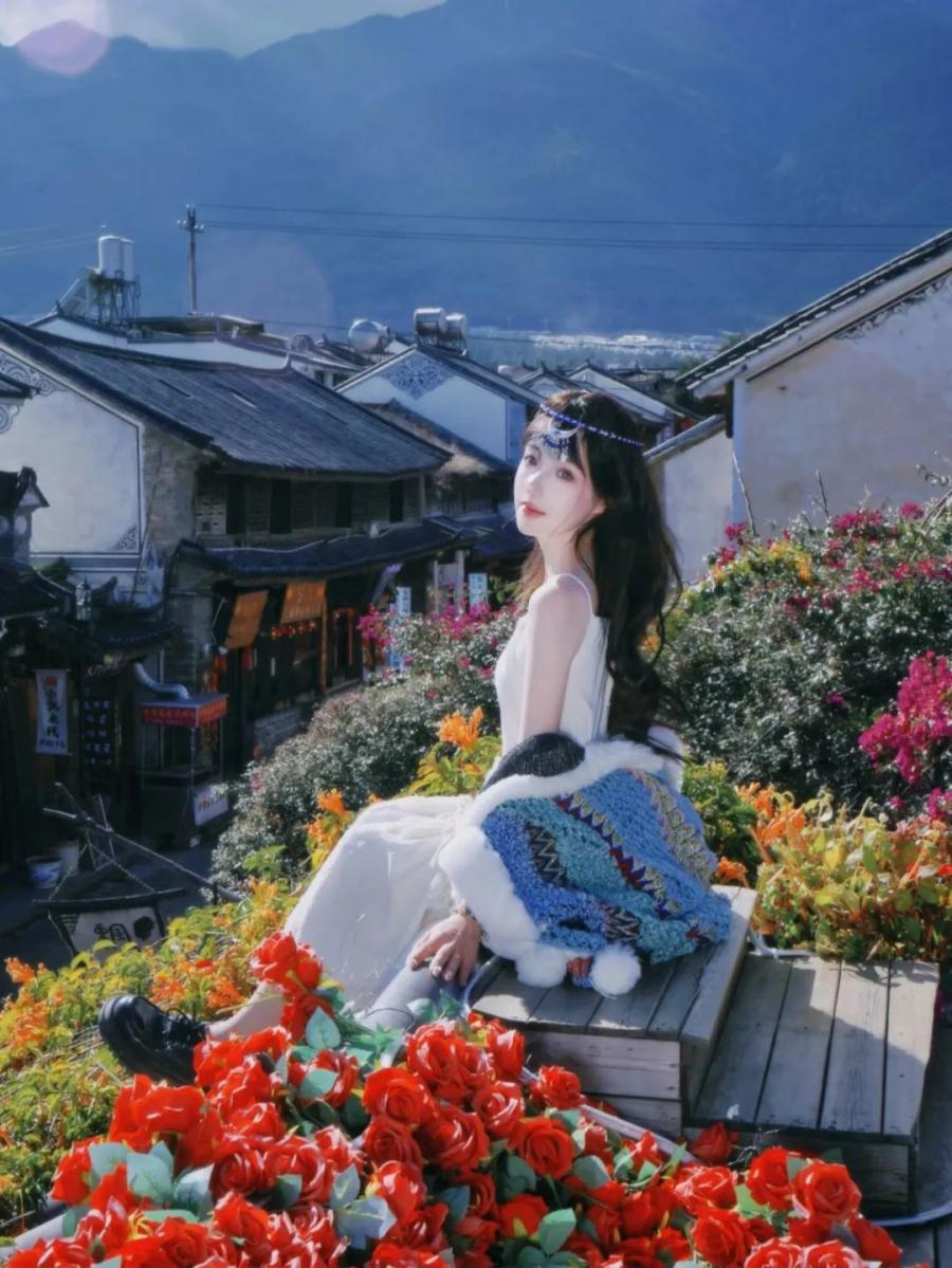古镇拍照不会拍？8种姿势定格异域风情之美-第6张图片-风享汇