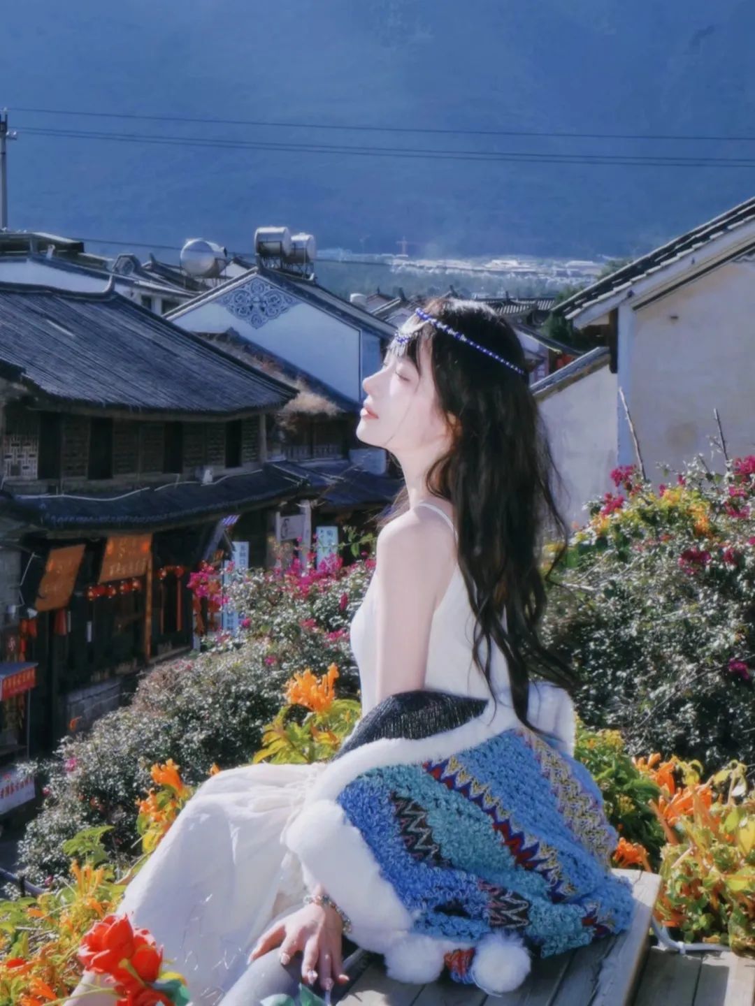 古镇拍照不会拍？8种姿势定格异域风情之美-第5张图片-风享汇