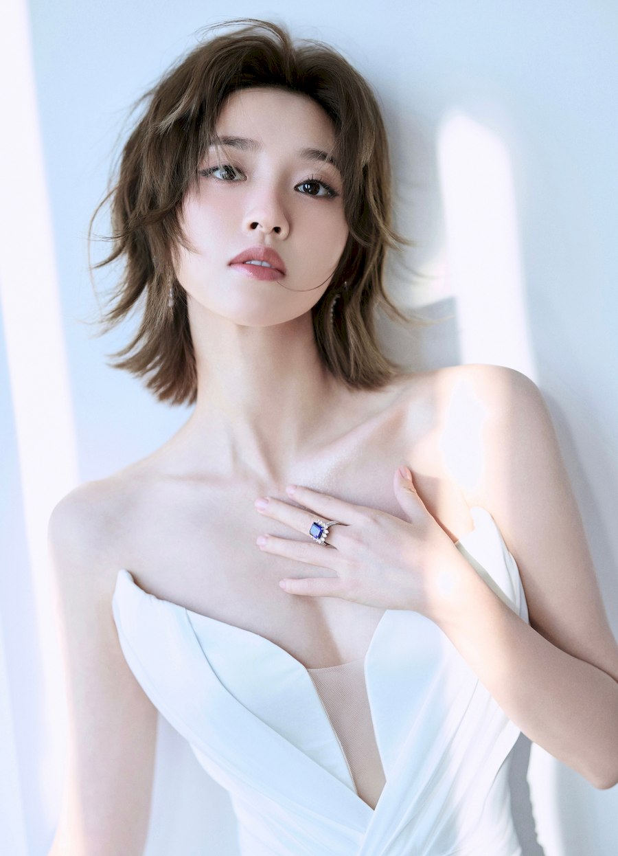 唐艺昕光影交织，花香馥郁-第10张图片-风享汇