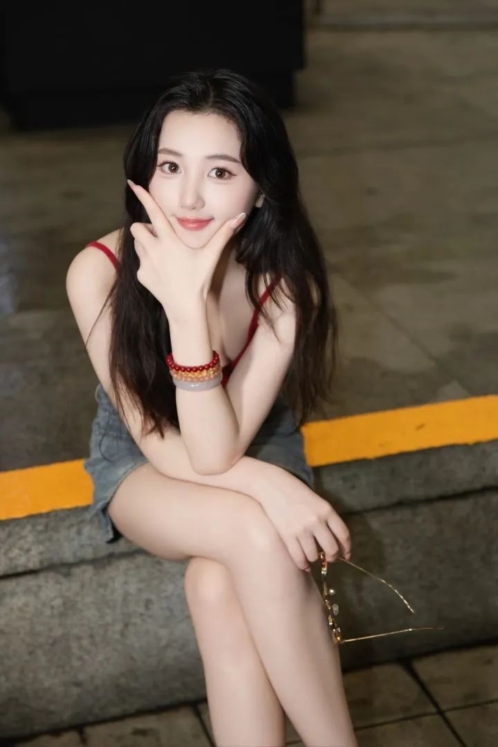 人像摄影：9个街头辣妹姿势，秒变夜拍女王-第7张图片-风享汇