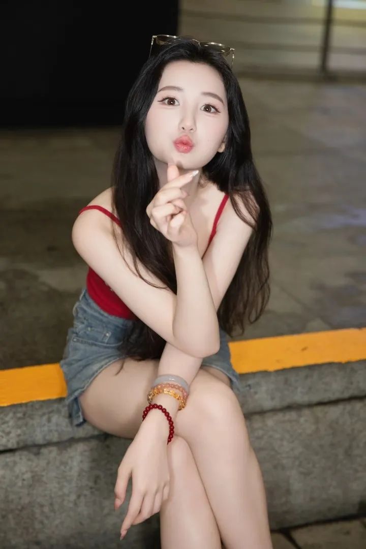 人像摄影：9个街头辣妹姿势，秒变夜拍女王-第6张图片-风享汇
