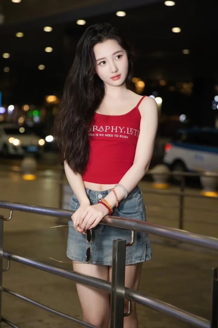 人像摄影：9个街头辣妹姿势，秒变夜拍女王-第8张图片-风享汇