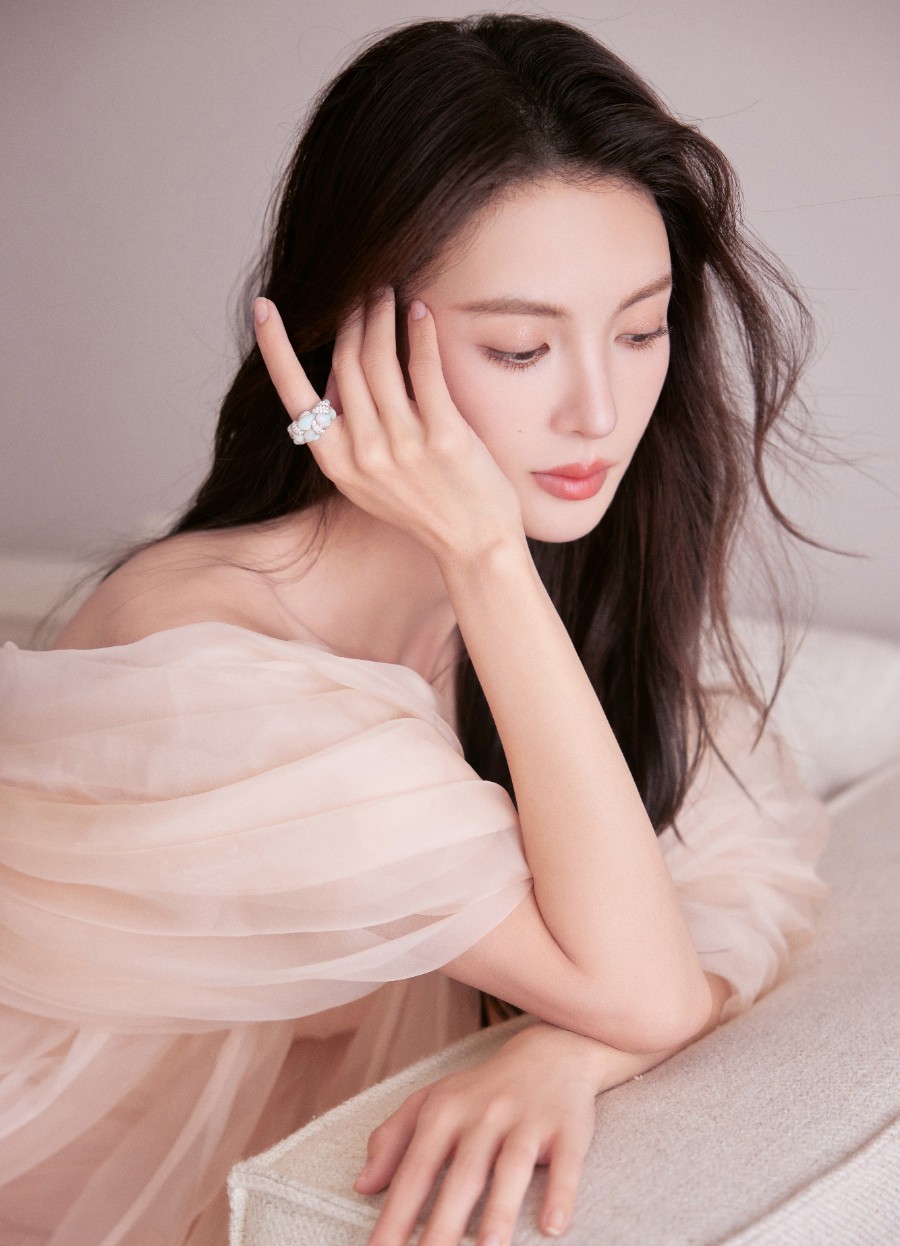 金晨白色纱裙温柔俏皮，性感难抵-第7张图片-风享汇