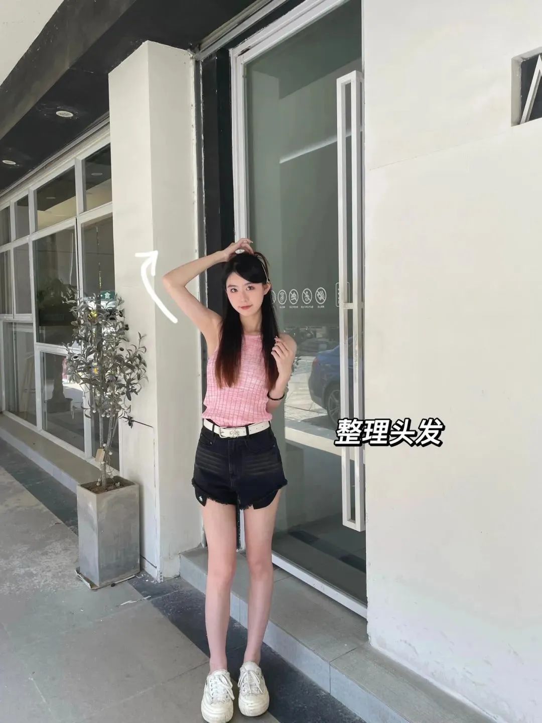 9个时尚街拍姿势，让你轻松拍出故事感大片-第5张图片-风享汇