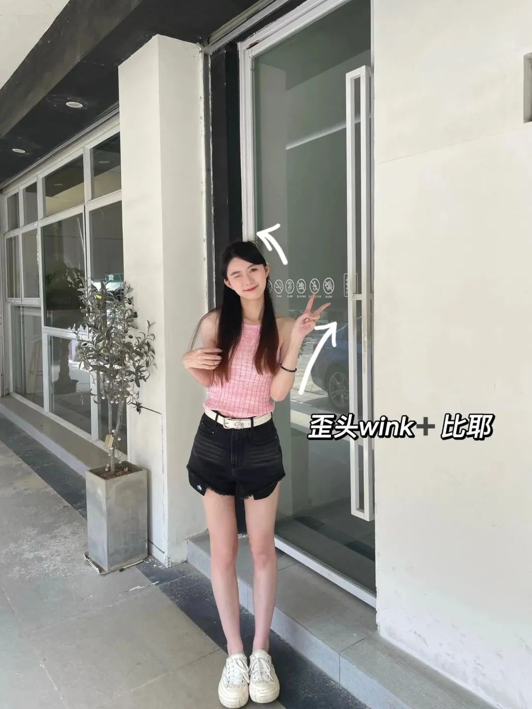 9个时尚街拍姿势，让你轻松拍出故事感大片-第9张图片-风享汇