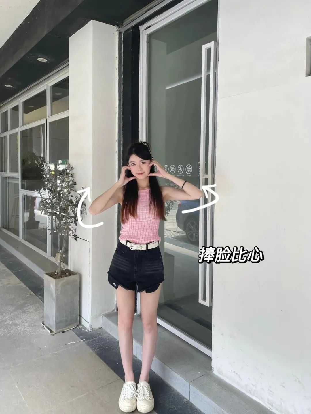 9个时尚街拍姿势，让你轻松拍出故事感大片-第10张图片-风享汇