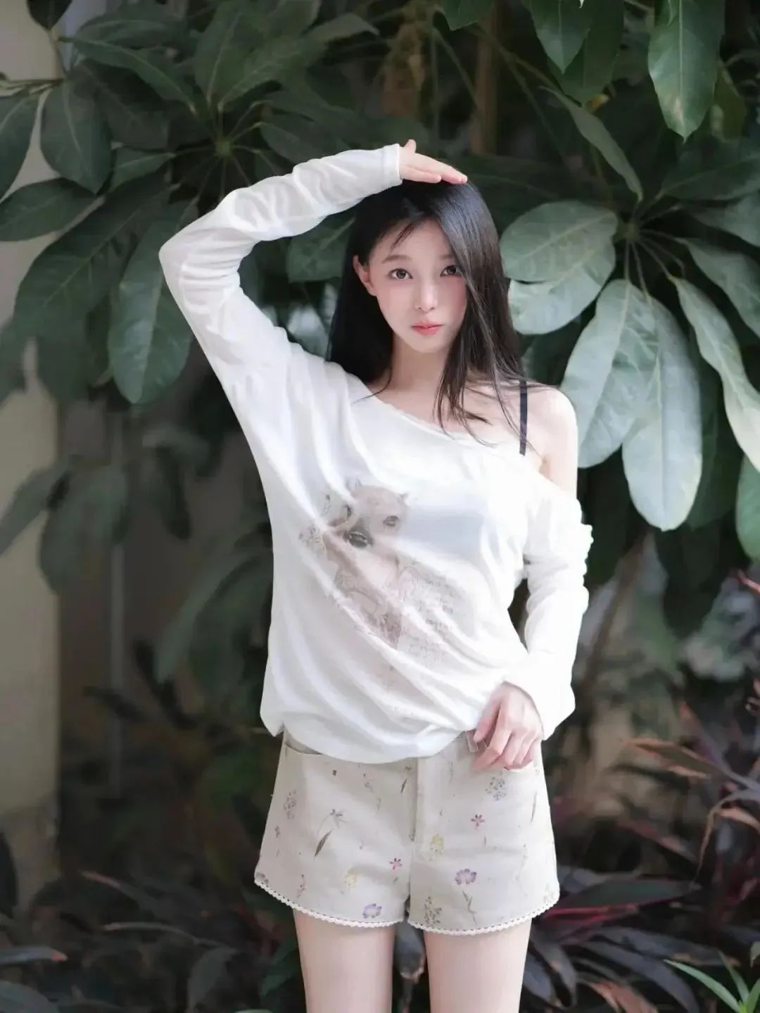 小仙女必看！6个拍照姿势解锁温柔美照-第2张图片-风享汇