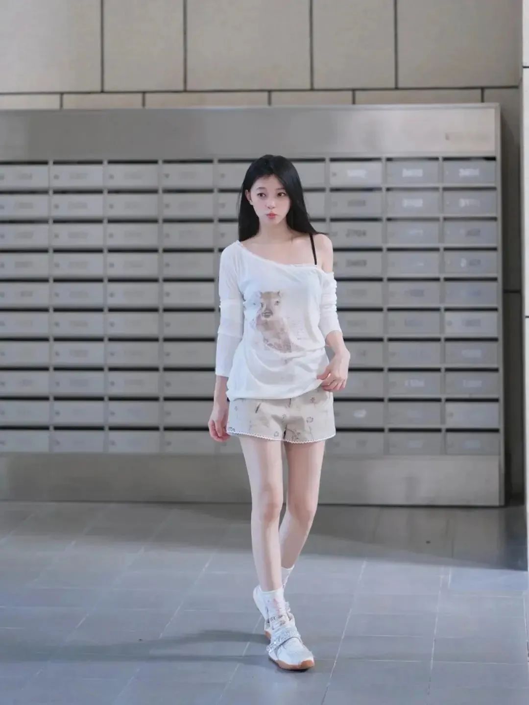 小仙女必看！6个拍照姿势解锁温柔美照-第7张图片-风享汇