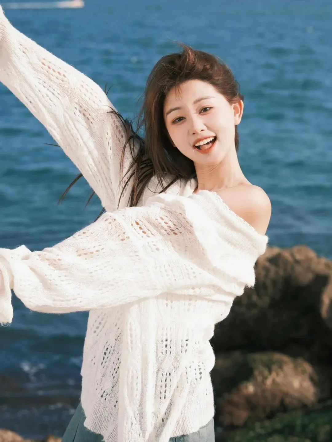 海边拍照秘籍大公开！普通女孩也能美出圈-第6张图片-风享汇