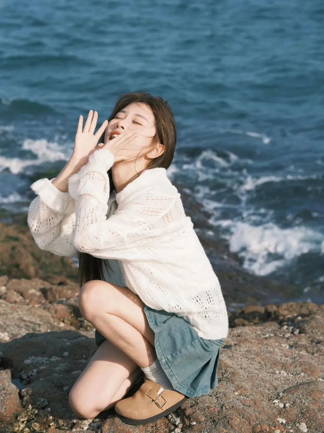 海边拍照秘籍大公开！普通女孩也能美出圈-第10张图片-风享汇