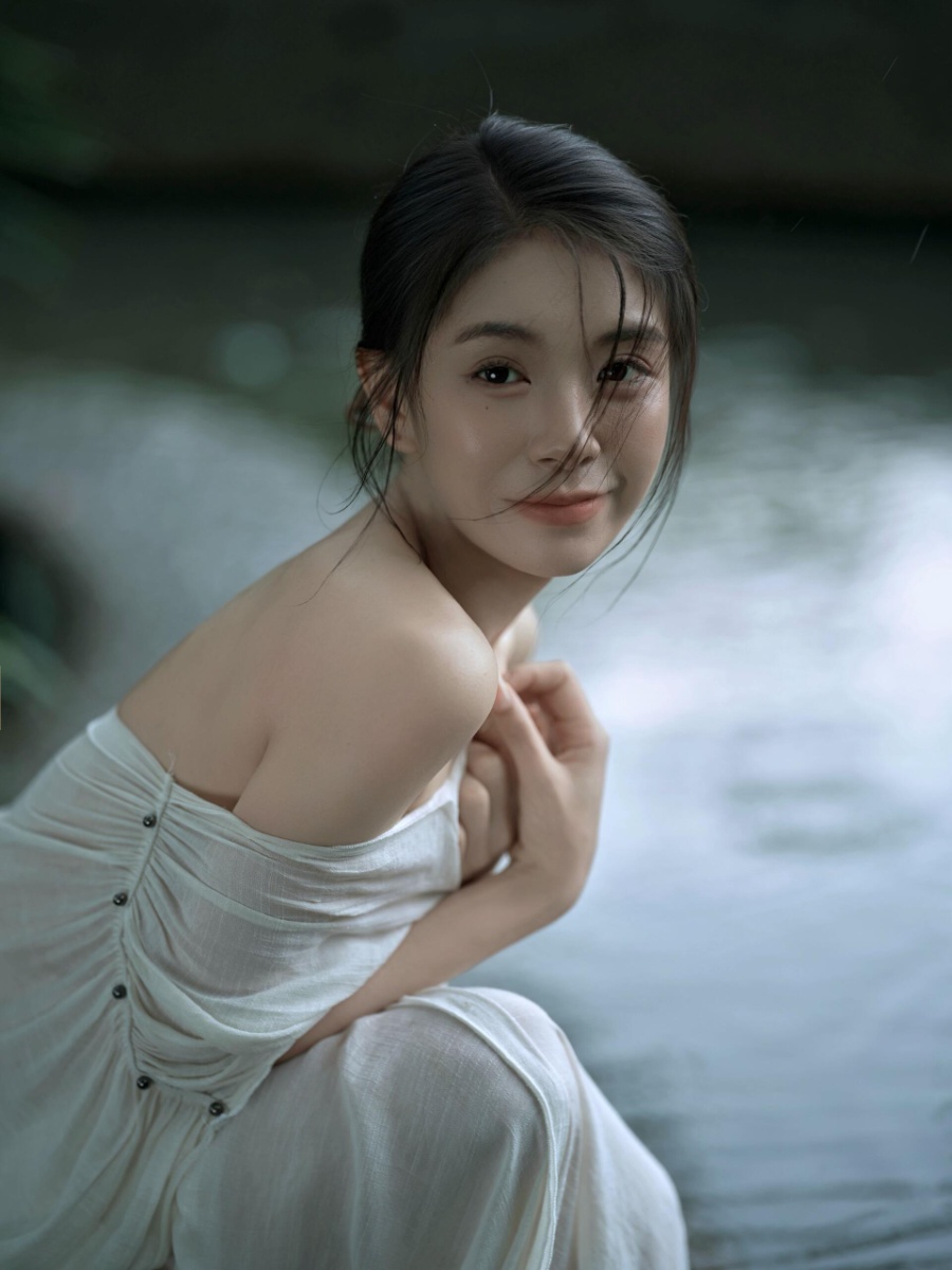 清冷破碎感 ，松弛感美女写真-第1张图片-风享汇