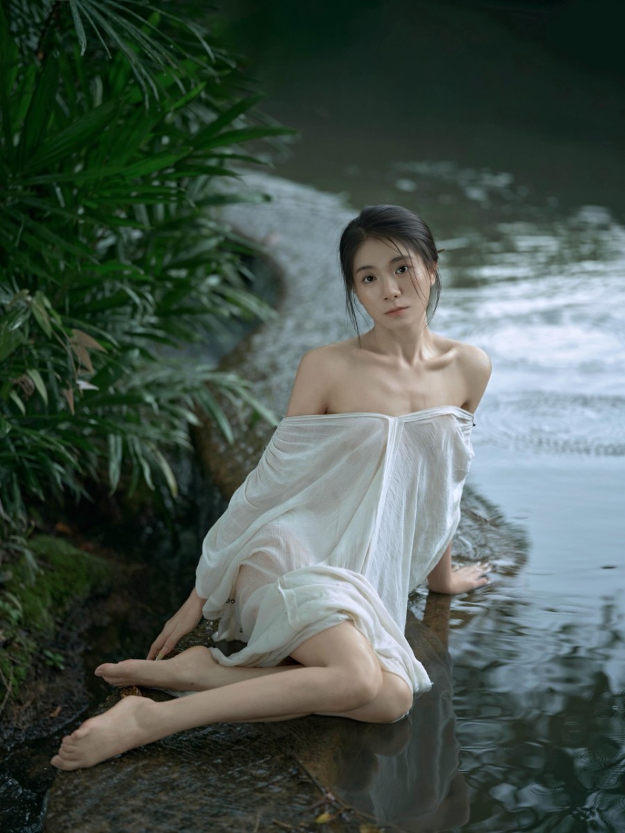 清冷破碎感 ，松弛感美女写真-第3张图片-风享汇