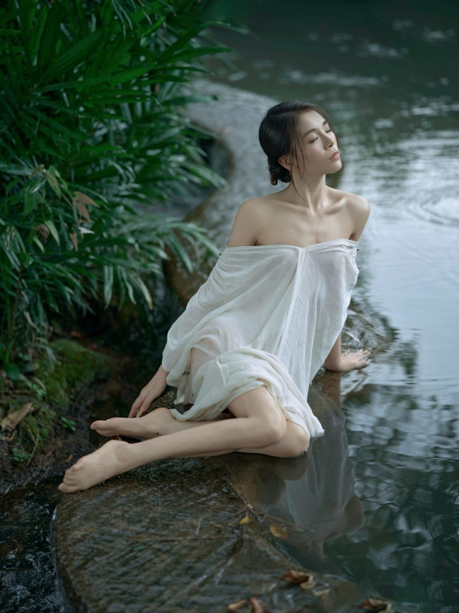 清冷破碎感 ，松弛感美女写真-第2张图片-风享汇