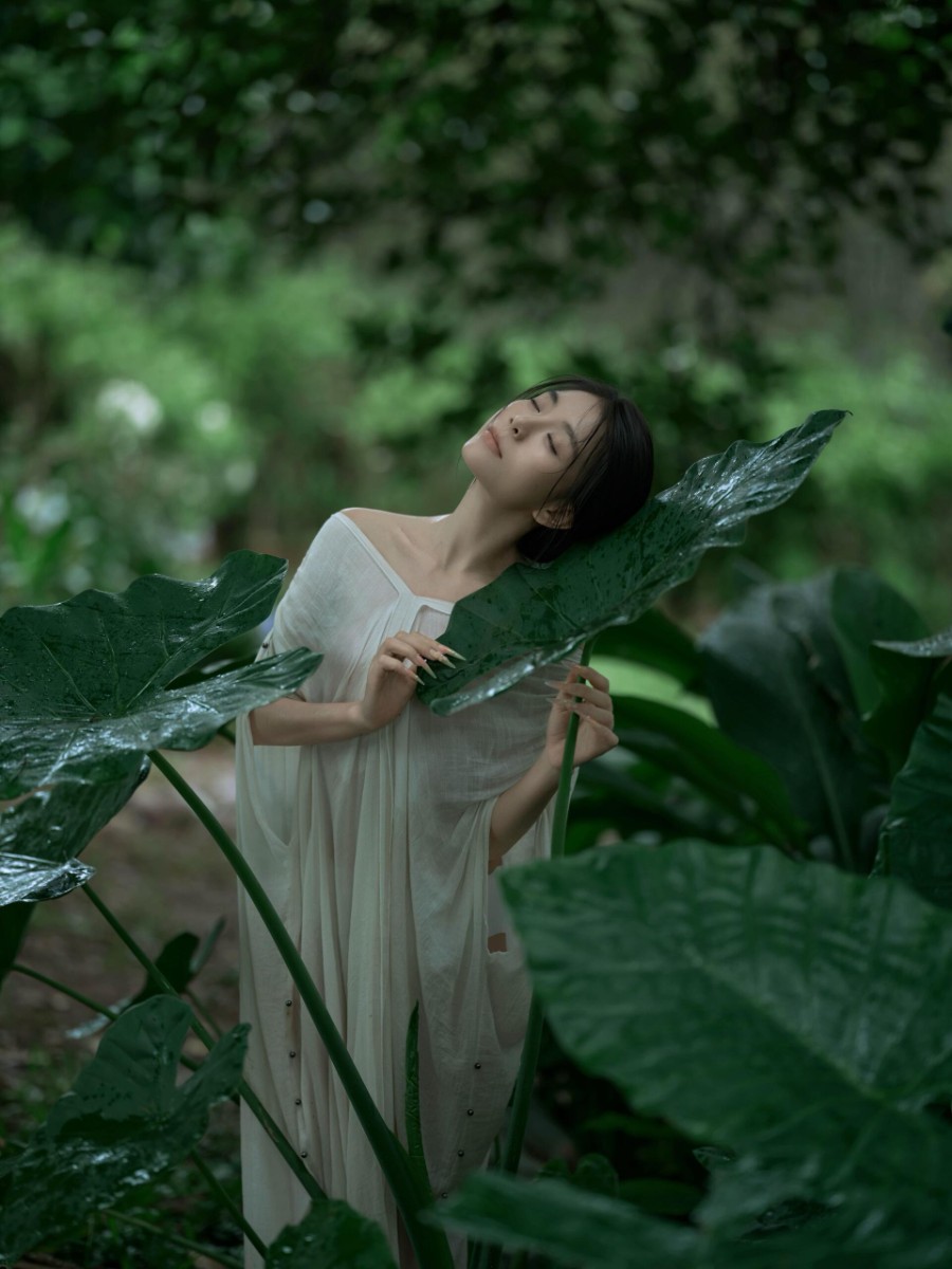 清冷破碎感 ，松弛感美女写真-第9张图片-风享汇