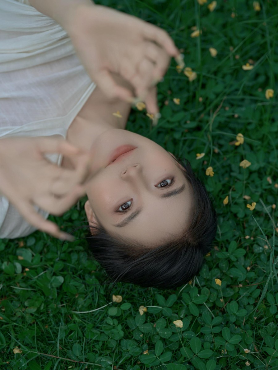 清冷破碎感 ，松弛感美女写真-第8张图片-风享汇