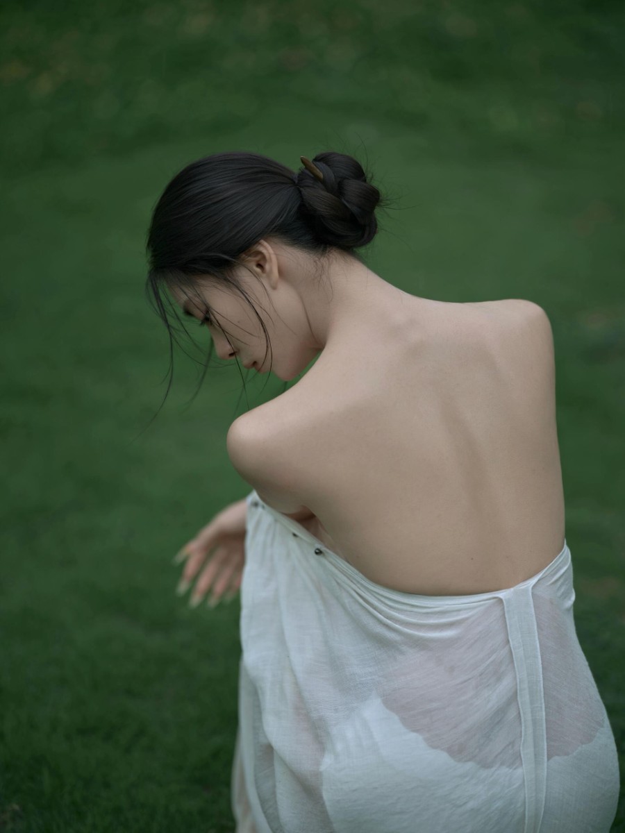 清冷破碎感 ，松弛感美女写真-第4张图片-风享汇