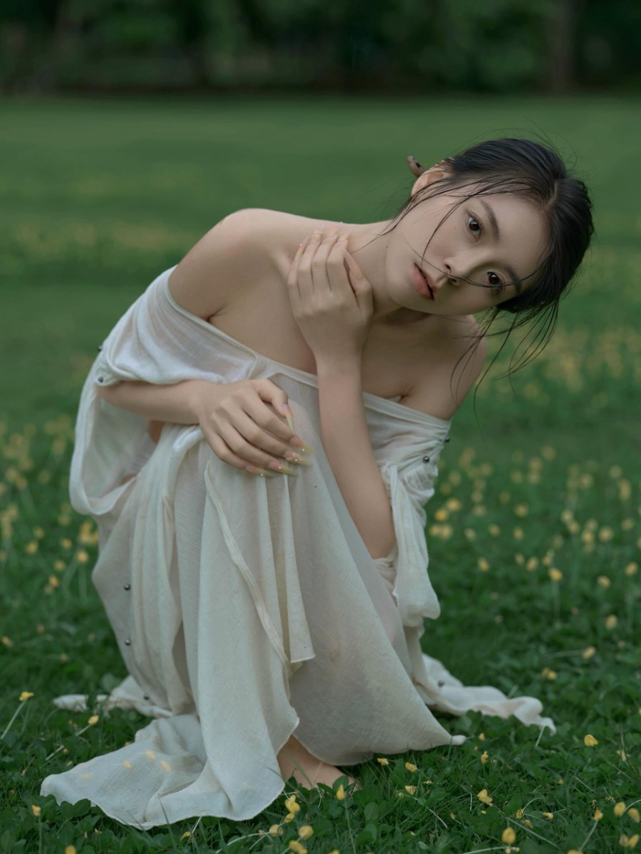 清冷破碎感 ，松弛感美女写真-第10张图片-风享汇