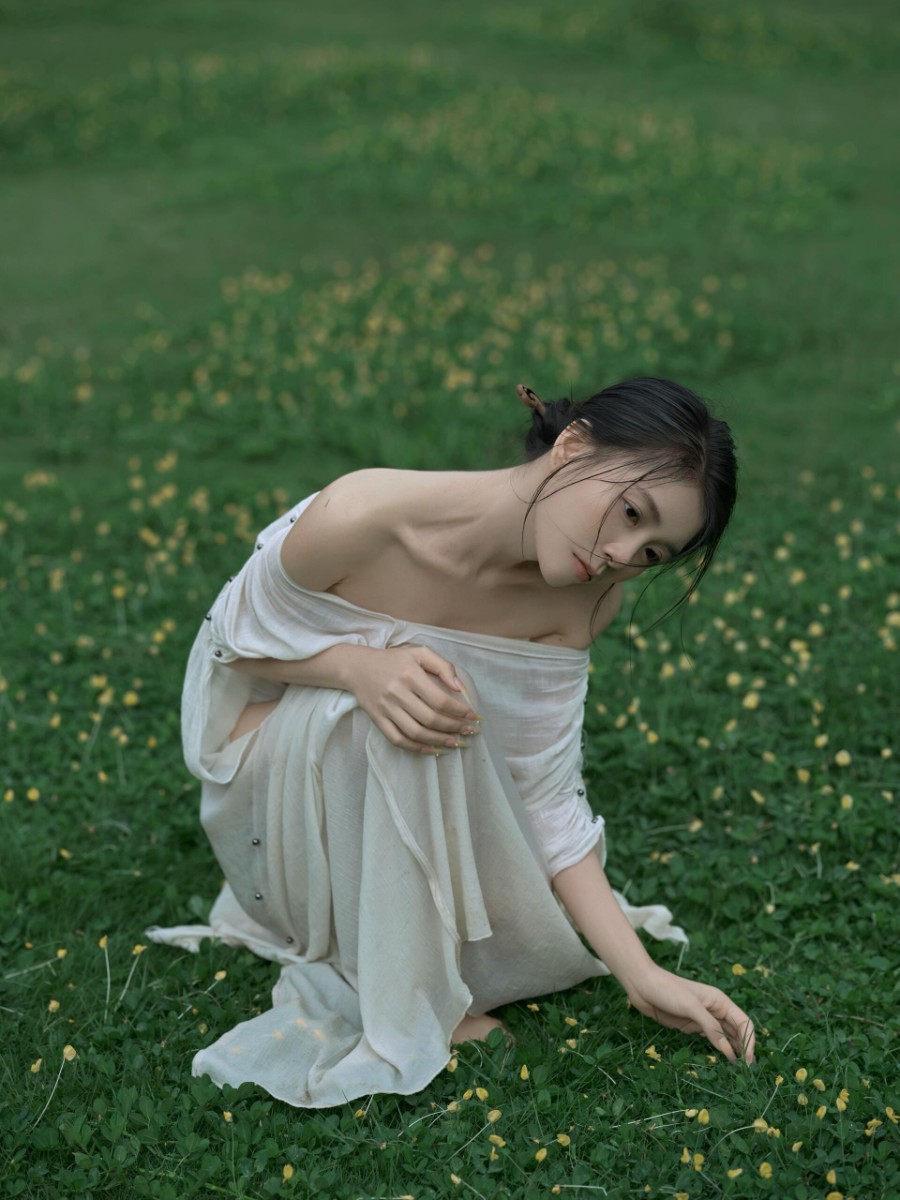 清冷破碎感 ，松弛感美女写真-第11张图片-风享汇