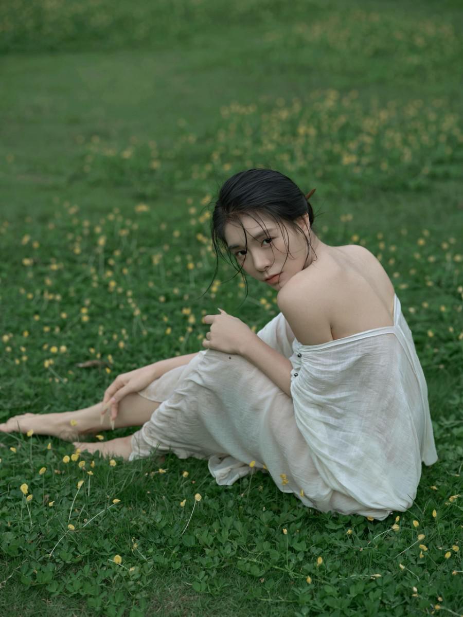清冷破碎感 ，松弛感美女写真-第12张图片-风享汇
