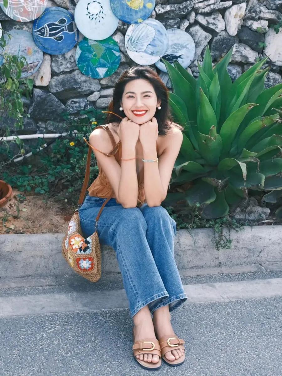 海边度假怎么拍?10个松弛感姿势,拍氛围感美照-第4张图片-风享汇 海边度假怎么拍?10个松弛感姿势,拍氛围感美照-第4张图片-风享汇