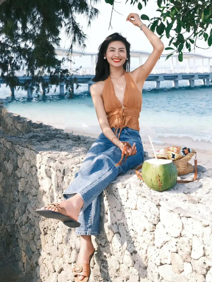 海边度假怎么拍?10个松弛感姿势,拍氛围感美照-第9张图片-风享汇 海边度假怎么拍?10个松弛感姿势,拍氛围感美照-第9张图片-风享汇