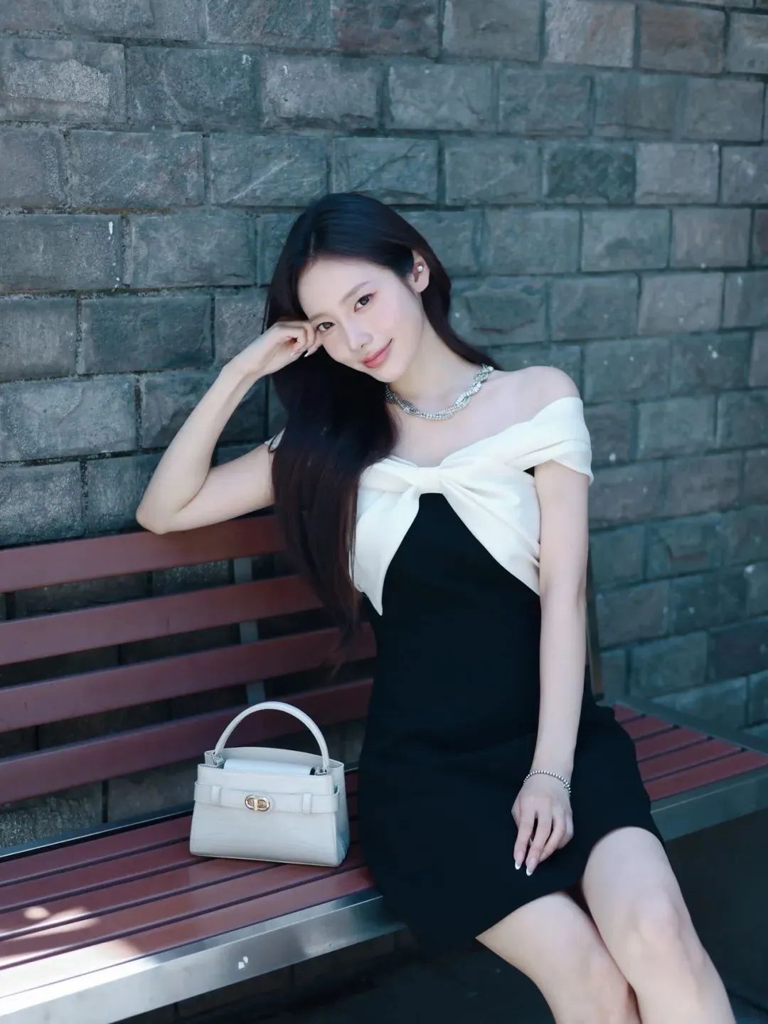 街拍:9个绝美姿势!随手拍出杂志大片-第6张图片-风享汇 街拍:9个绝美姿势!随手拍出杂志大片-第6张图片-风享汇