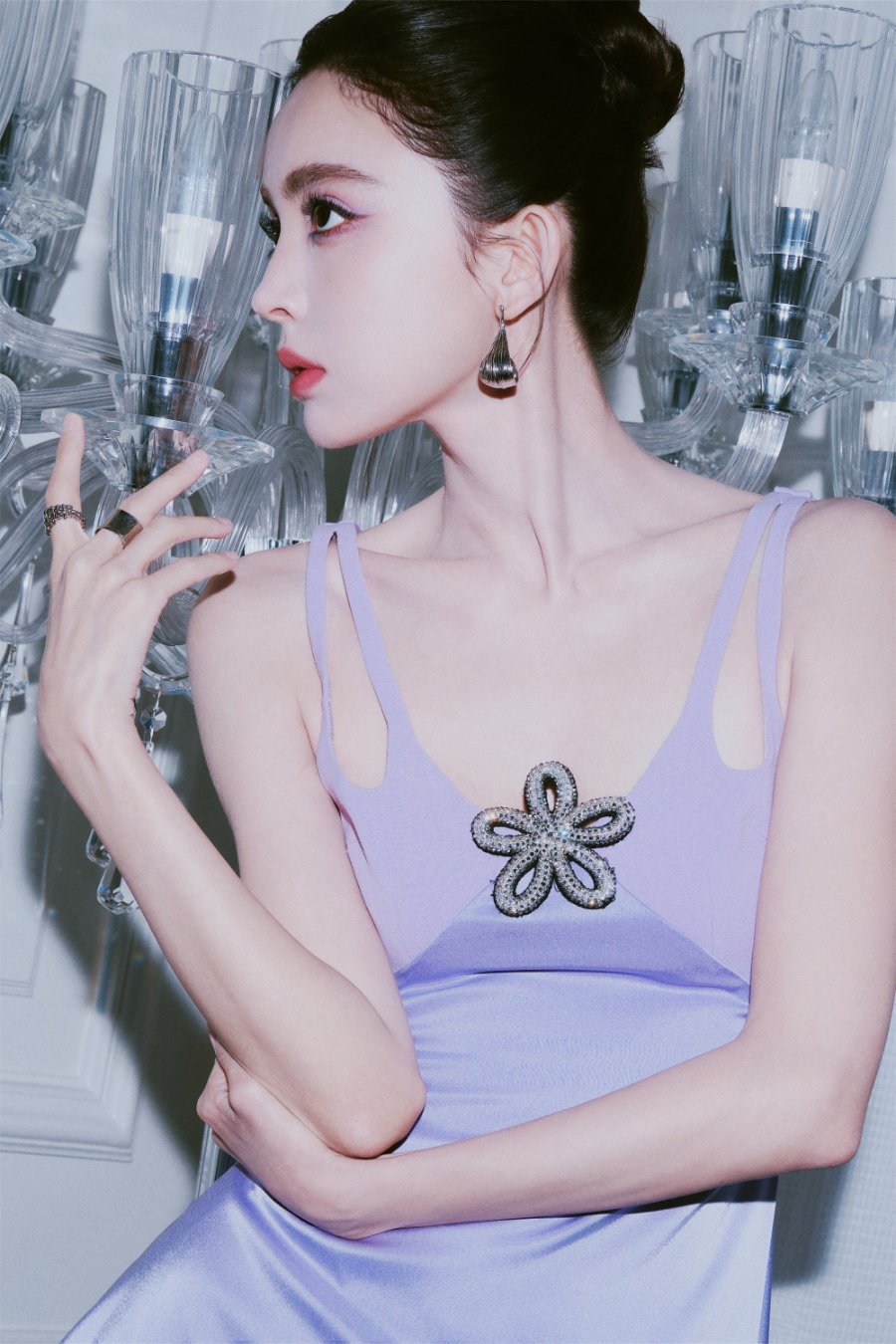 古力娜扎：紫色萦绕，花醉入梦 ​​​-第1张图片-风享汇
