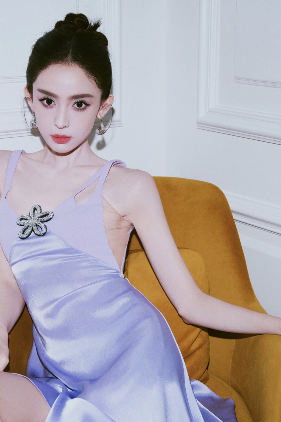 古力娜扎：紫色萦绕，花醉入梦 ​​​-第9张图片-风享汇