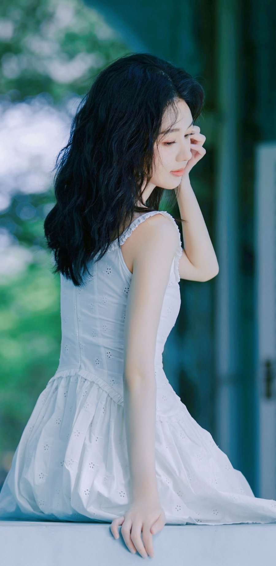 郑合惠子纯美壁纸，白色吊带裙少女感满满 ​​​-第1张图片-风享汇