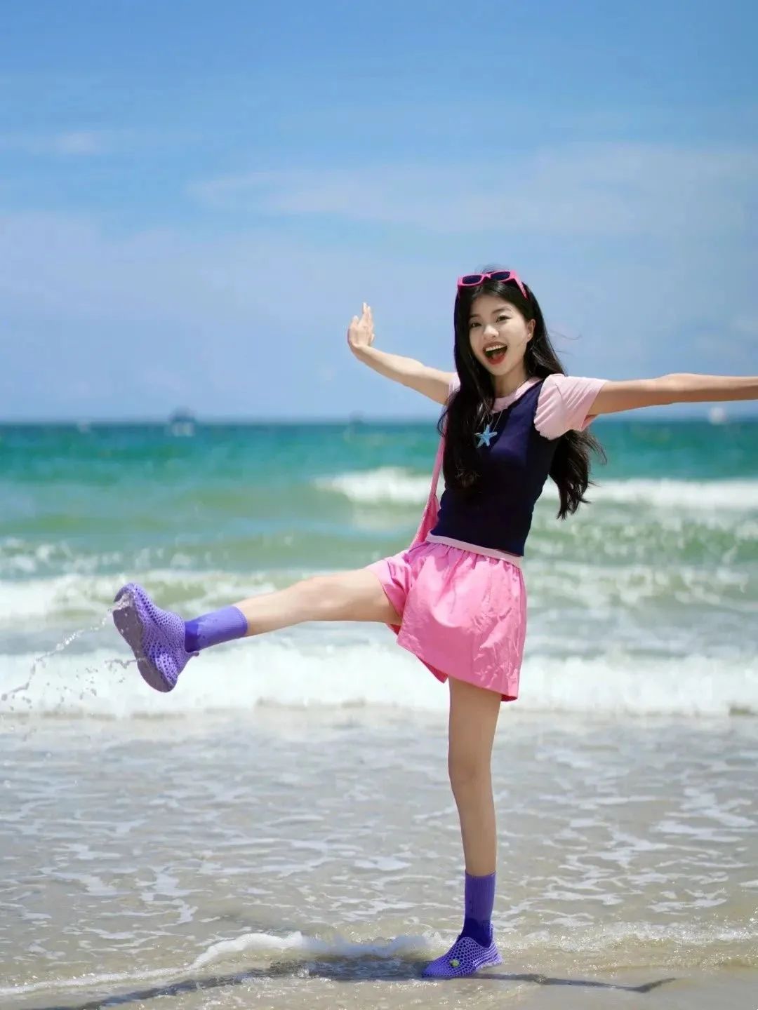 海边多巴胺拍照,10个元气少女感拍照姿势-第11张图片-风享汇 海边多巴胺拍照,10个元气少女感拍照姿势-第11张图片-风享汇
