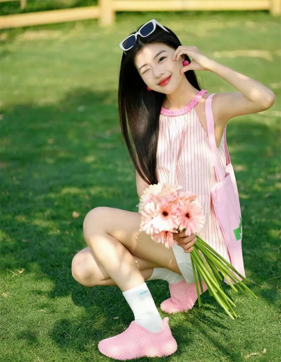 公园拍照指南:9个姿势轻松拍出气质大片-第7张图片-风享汇 公园拍照指南:9个姿势轻松拍出气质大片-第7张图片-风享汇